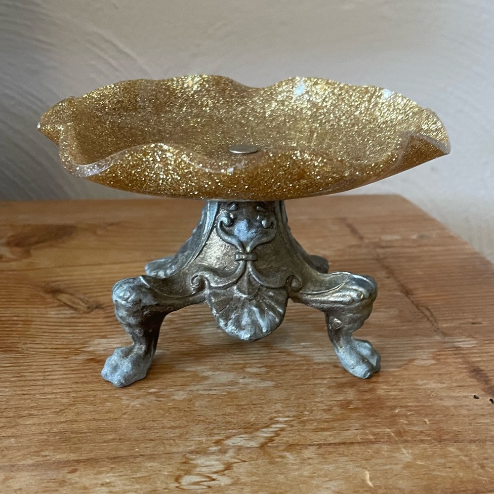 Vintage Scalloped Gold Soap Dish